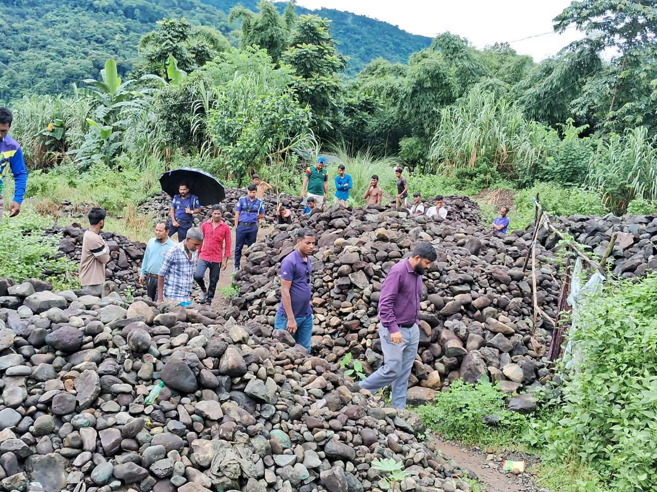 কোম্পানীগঞ্জে ৯৪ হাজার ঘনফুট কালো পাথর জব্দ