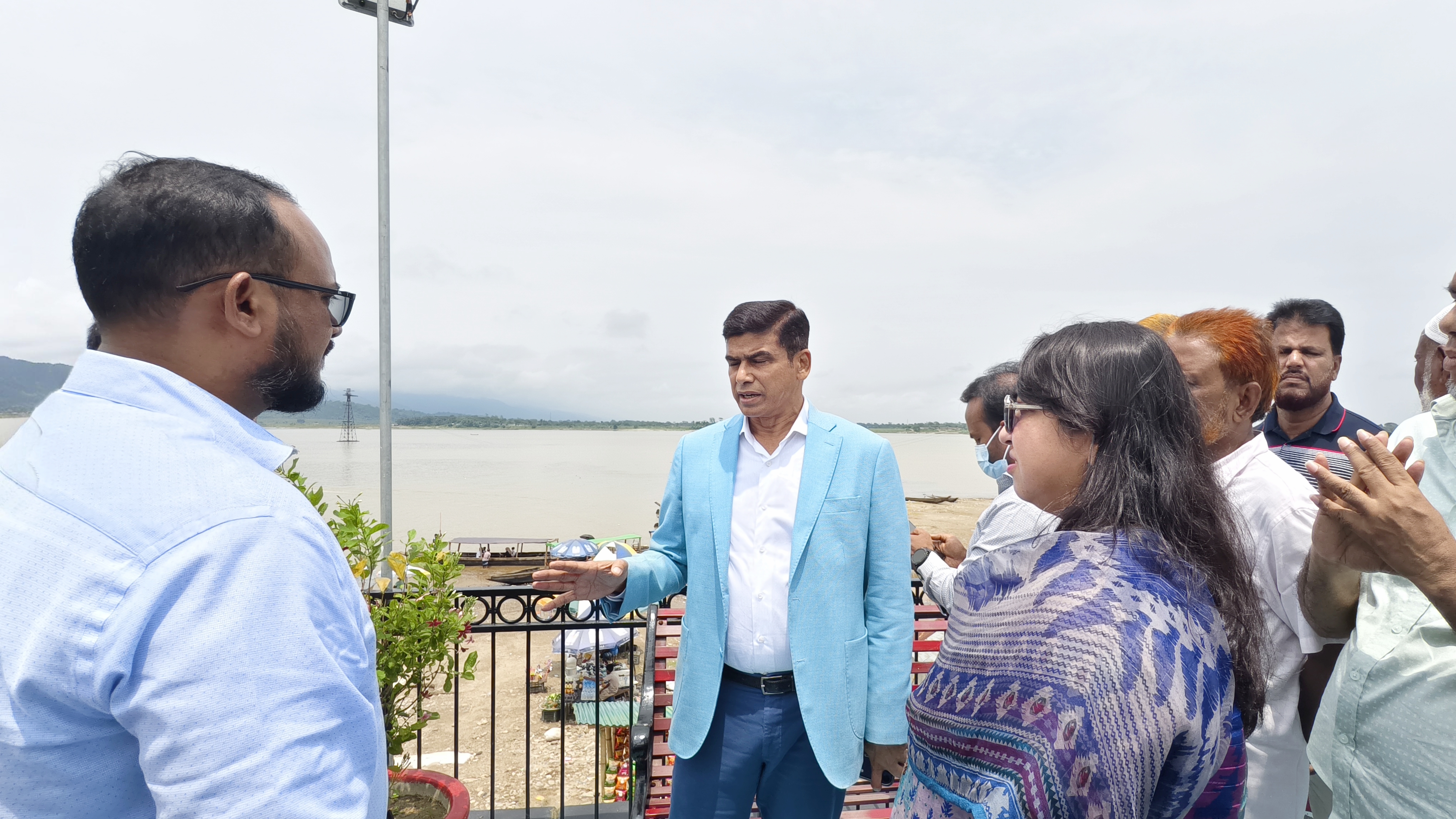 সাদাপাথর এলাকা পরিদর্শন করলেন পানিসম্পদ প্রতিমন্ত্রী